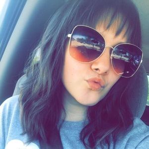 Meet your Posher, Christine